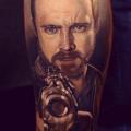 tatuaje Brazo Retrato Realista Pistola Jesse Pinkman por Nikko Hurtado