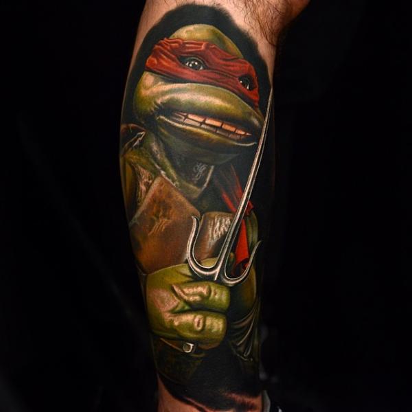 Tatuagem Braço Tartaruga Ninja por Nikko Hurtado