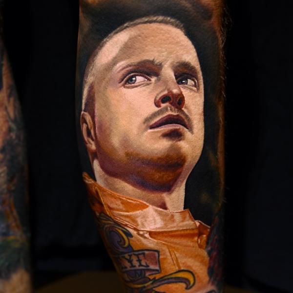 รอยสัก แขน ภาพเหมือน Jesse Pinkman โดย Nikko Hurtado