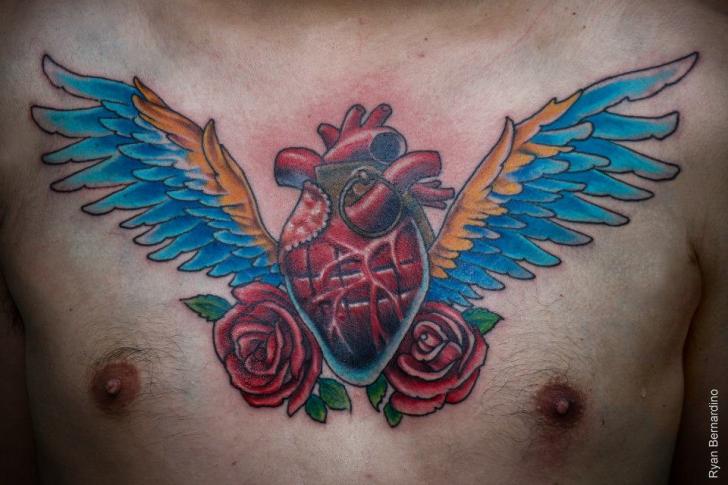 Brust Herz Flügel Tattoo von Ryan Bernardino