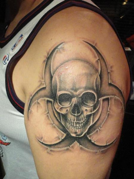 Tatuaje Hombro Cráneo 3d por La Florida Ink