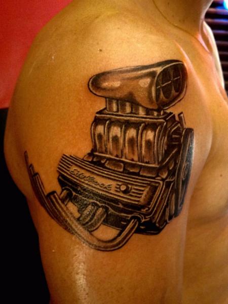 Tatuaje Hombro Motor por La Florida Ink