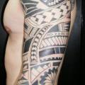Schulter Arm Tribal tattoo von Lorenzo Arte Y Tatuaje