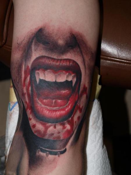 Arm Fantasie Vampir Tattoo von Freaky Colours