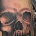 Realistische Bein Totenkopf tattoo von Freaky Colours