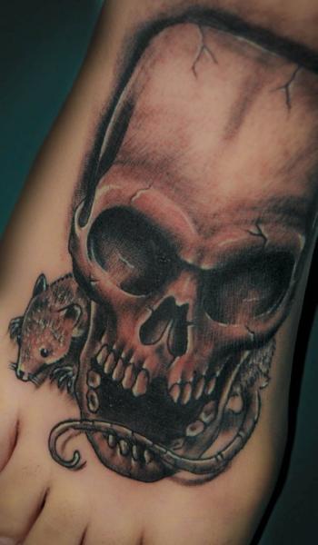 Tatouage Pied Crâne Souris par Mandinga Tattoo