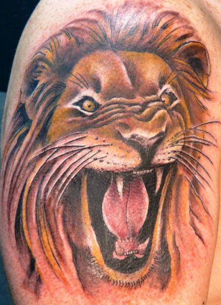 Schulter Realistische Löwen Tattoo von Mandinga Tattoo