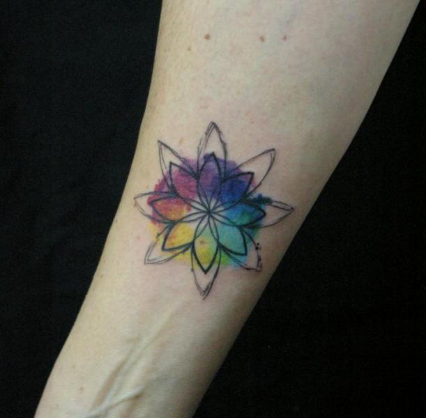 Tatuaje Brazo Flor por Salo Tattoo