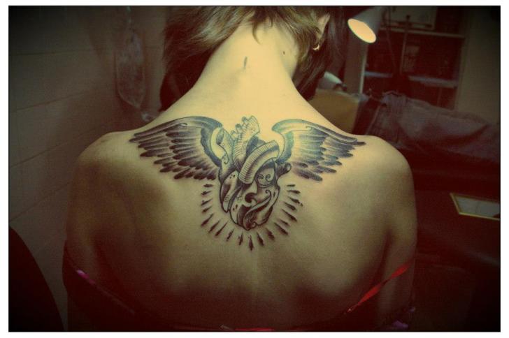 Herz Rücken Flügel Tattoo von Salo Tattoo