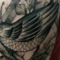 tatuaje Dotwork Pájaro por Salo Tattoo