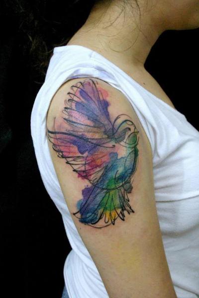Tatuaje Hombro Pájaro por Salo Tattoo