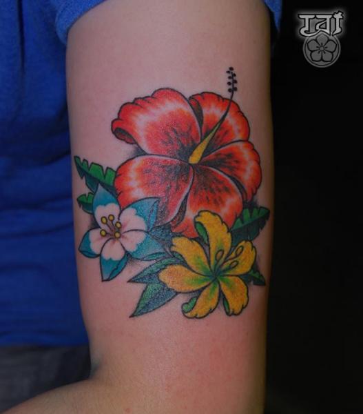 Arm Blumen Tattoo von Tattoo Tai