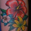 Arm Blumen tattoo von Tattoo Tai