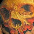 tatuaje Cráneo Mano por James Tattoo Art