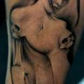 tatuaje Brazo Cráneo Mujer por No Regrets Studios