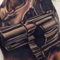 tatuaje Cráneo Mano Pistola por No Regrets Studios