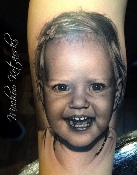 Realistische Kinder Tattoo von No Regrets Studios