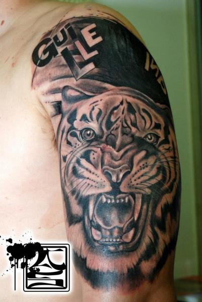 Tatuaje Hombro Tigre por Balinese Tattoo