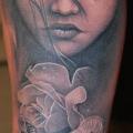 Arm Realistische Frauen tattoo von Kaeru Tattoo
