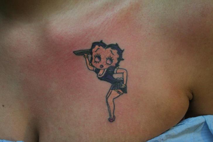 Tatuaje Betty Boop Pecho por Kaeru Tattoo