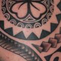 Shoulder Tribal tattoo by Kaeru Tattoo