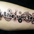 tatuaje Brazo Letras Fuentes por La Mano Zurda
