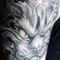 Schulter Drachen tattoo von La Mano Zurda