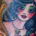 tatuaje Brazo Old School Mujer por Stademonia Tattoo