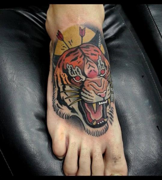 Tatuaje New School Pie Tigre por Tattoo Blue Cat