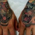 tatuaż New School Dłoń Wilk Tygrys przez Tattoo Blue Cat