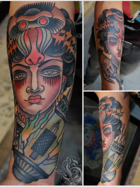 Tatuaje Old School Mujer por Tattoo Blue Cat