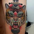 Tiger Dolch Oberschenkel tattoo von Tattoo Blue Cat