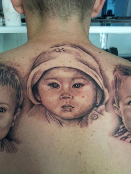 Tatuaje Retrato Realista Espalda por Tattoo Lucio