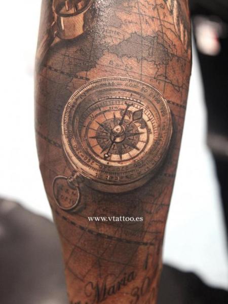 Arm Realistische Kompass 3d Tattoo von V Tattoos