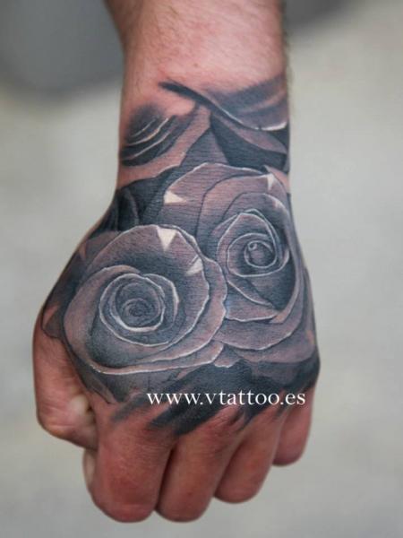 Tatuaż Kwiat Dłoń przez V Tattoos