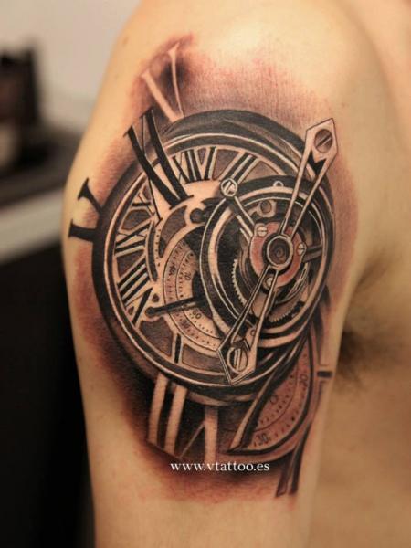 Tatuaje Realista Reloj por V Tattoos