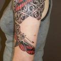Arm Dotwork Motte tattoo von Beautiful Freak