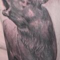 Schulter Arm Reh tattoo von Mia Tattoo