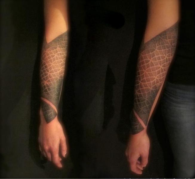 Tatuaje Brazo Dotwork por L'Art Du Point