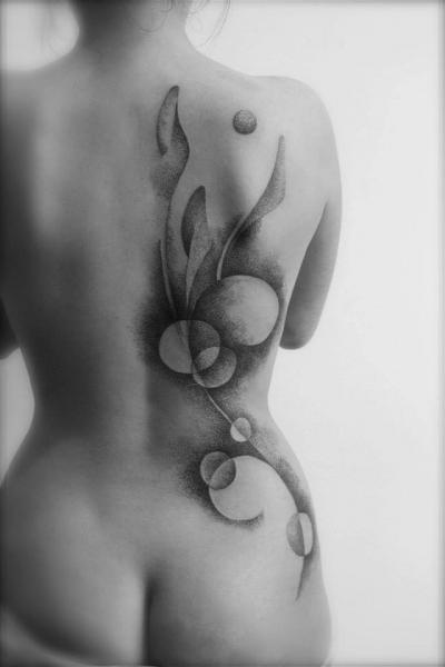 Tatuaż Bok Plecy Dotwork przez L'Art Du Point