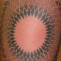 tatuaje Brazo Dotwork Geométrico por North Side Tattooz