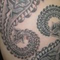 Schulter Dotwork tattoo von North Side Tattooz