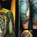 Brust Old School Frauen Bauch Guillotine tattoo von Mikael de Poissy