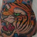 tatuaje Mano Tigre por Physical Graffiti