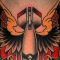 Old School Nacken Flügel Bombe tattoo von Jim Sylvia