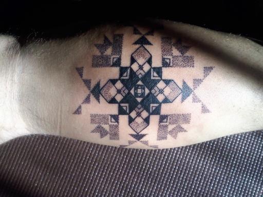 Arm Dotwork Geometrisch Tattoo von Kris Davidson