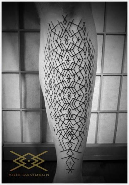 Tatouage Veau Géométrique par Kris Davidson