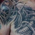 tatuaje Hombro Biomecánica Pecho por Nephtys de l'Etoile