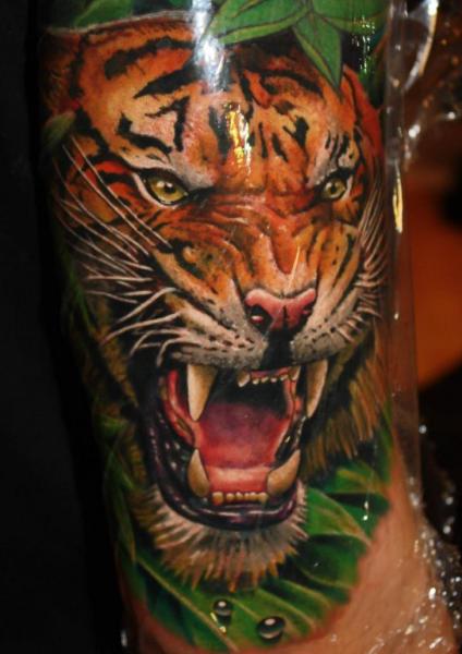 Tatuaje Brazo Realista Tigre por Corpse Painter