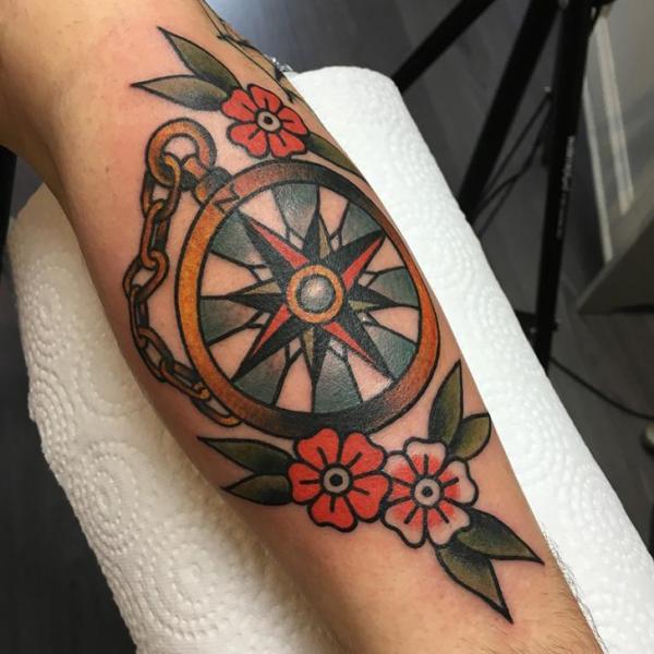 Arm Old School Compass Tattoo by Tatouage Chatte Noire